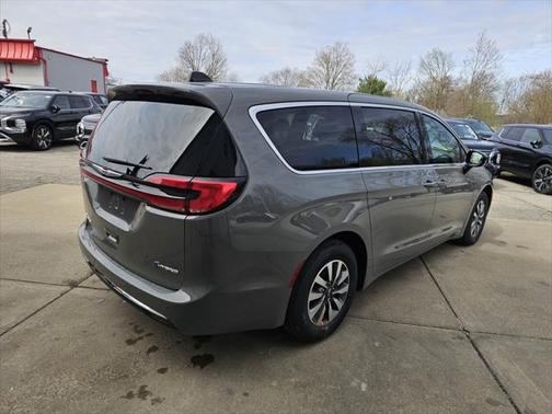 2025 Chrysler Pacifica Hybrid Select