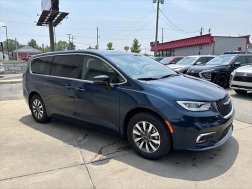 2025 Chrysler Pacifica Hybrid Select