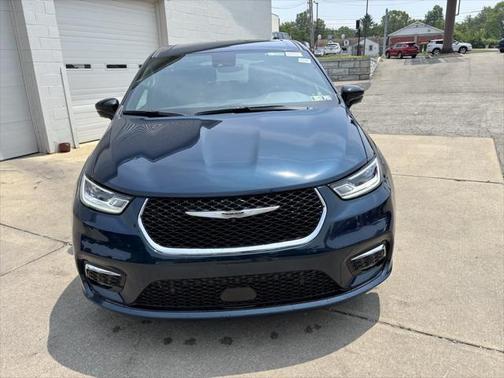 2025 Chrysler Pacifica Hybrid Select
