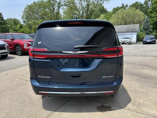 2025 Chrysler Pacifica Hybrid Select