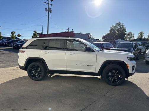 2025 Jeep Grand Cherokee Altitude
