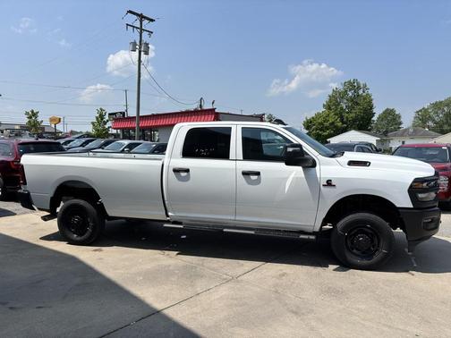 2025 RAM 2500 Tradesman Crew Cab 4x4 8' Box