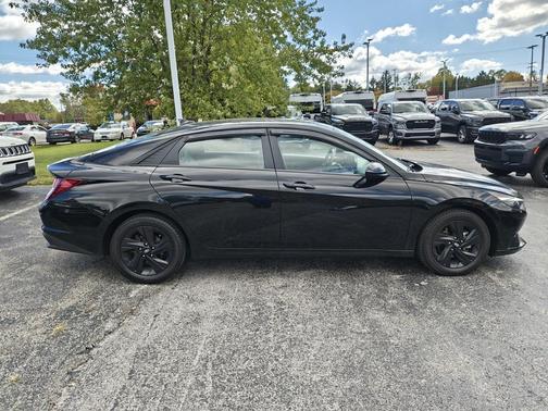 2022 Hyundai ELANTRA SEL