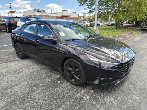 2022 Hyundai ELANTRA SEL