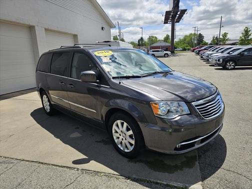 2016 Chrysler Town & Country Touring