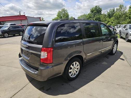 2016 Chrysler Town & Country Touring