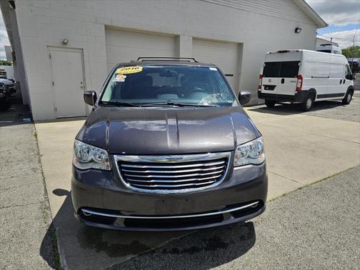 2016 Chrysler Town & Country Touring