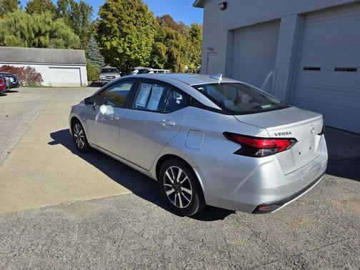 2023 Nissan Versa 1.6 SV