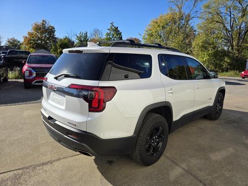 2023 GMC Acadia AWD AT4
