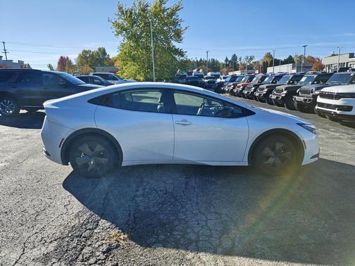 2025 Toyota Prius LE
