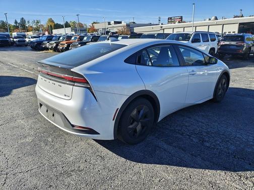 2025 Toyota Prius LE