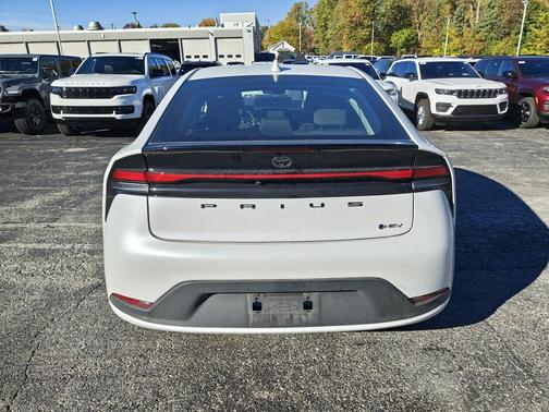 2025 Toyota Prius LE