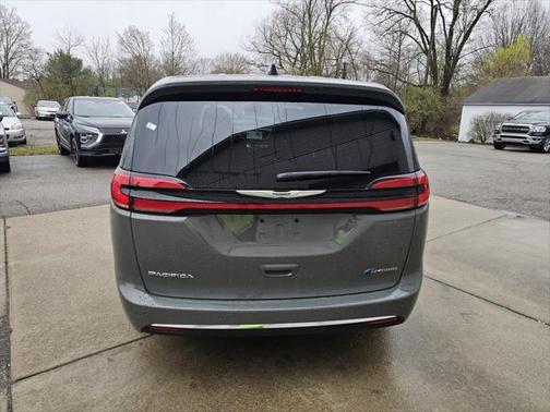 2025 Chrysler Pacifica Hybrid Select