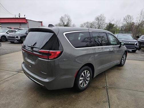 2025 Chrysler Pacifica Hybrid Select