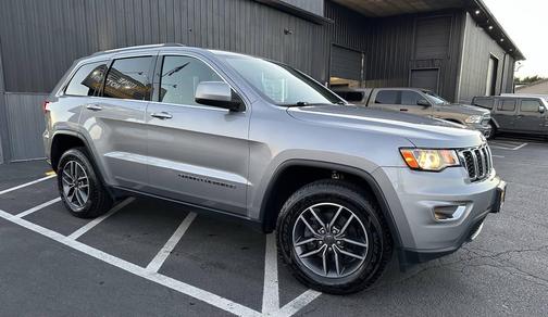 2020 Jeep Grand Cherokee Laredo