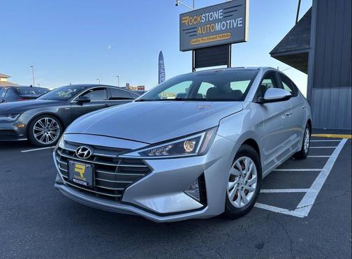 2019 Hyundai ELANTRA SE