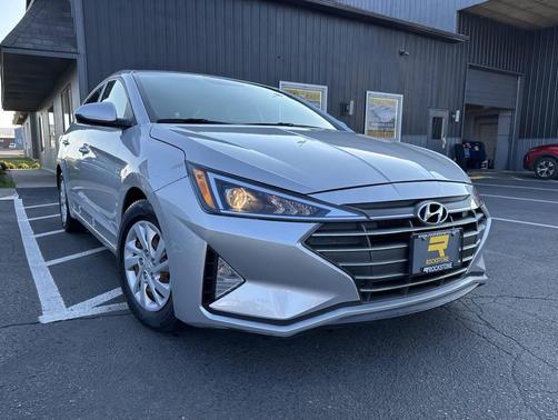 2019 Hyundai ELANTRA SE