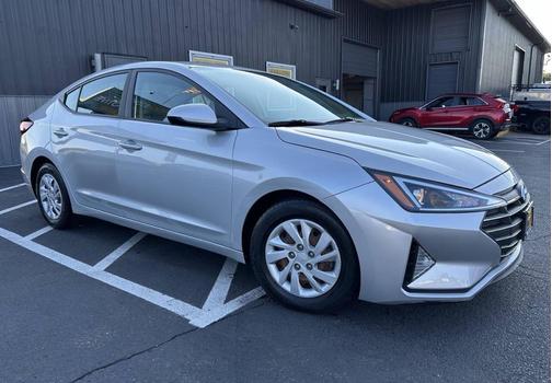 2019 Hyundai ELANTRA SE