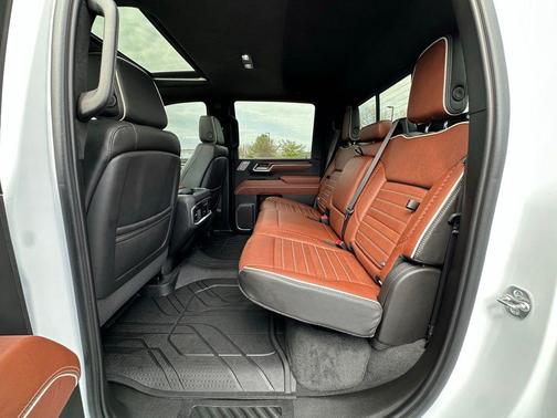 Summit White 2025 GMC Sierra 3500 Denali