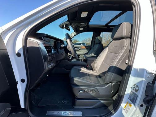 Summit White 2025 GMC Yukon Denali