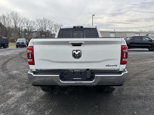 2022 RAM 2500 Laramie Crew Cab 4x4 6'4' Box