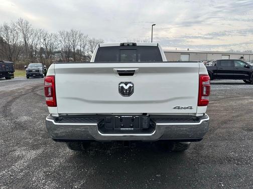 2022 RAM 2500 Laramie Crew Cab 4x4 6'4' Box