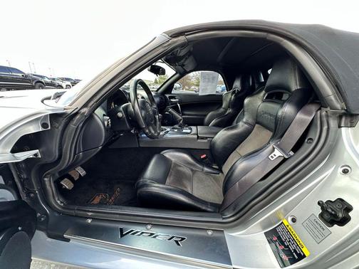 2005 Dodge Viper SRT10