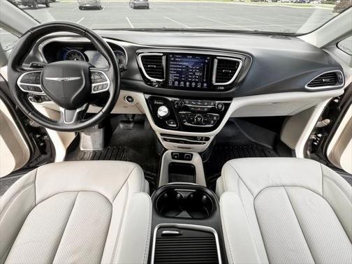 2020 Chrysler Pacifica Touring-L Plus