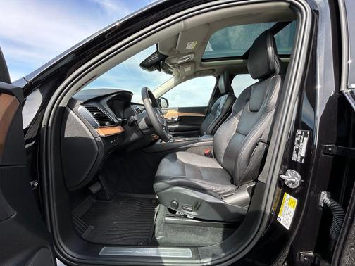 2023 Volvo XC90 Recharge Plug-In Hybrid T8 Plus 6-Seater