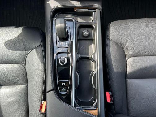 2023 Volvo XC90 Recharge Plug-In Hybrid T8 Plus 6-Seater