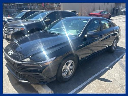 2024 Hyundai ELANTRA SE