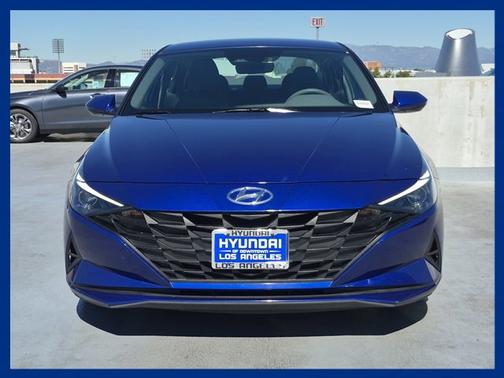 2022 Hyundai ELANTRA SE