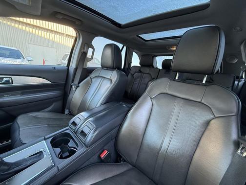 2011 Lincoln MKX Base