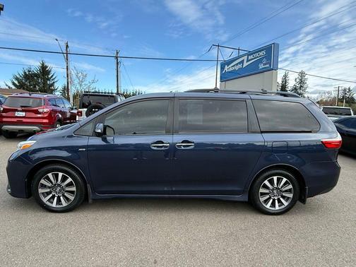 2020 Toyota Sienna XLE