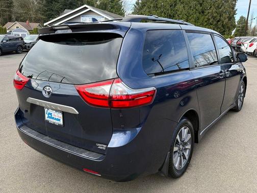 2020 Toyota Sienna XLE