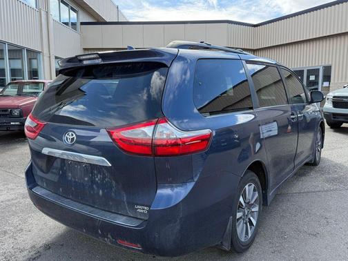 2020 Toyota Sienna XLE