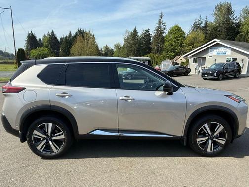 Champagne Silver Metallic/Super Black 2023 Nissan Rogue Platinum