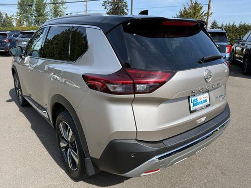 Champagne Silver Metallic/Super Black 2023 Nissan Rogue Platinum