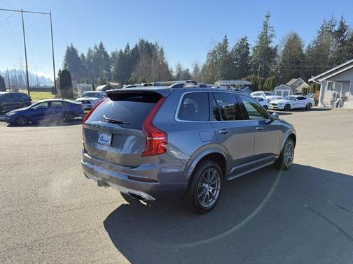 2018 Volvo XC90 T6 Momentum