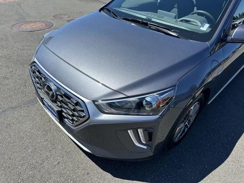 2020 Hyundai IONIQ Plug-In Hybrid SE