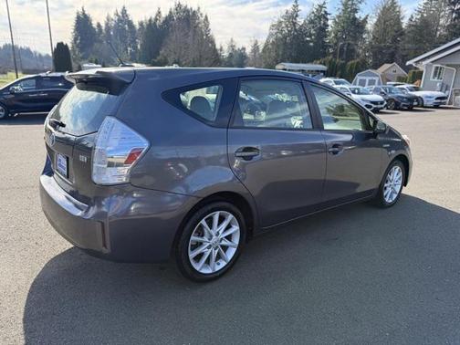 2013 Toyota Prius v Five