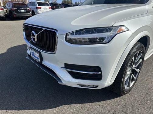 2018 Volvo XC90 T6 Momentum
