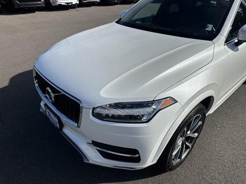 2018 Volvo XC90 T6 Momentum