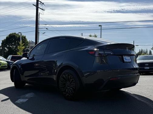 2024 Tesla Model Y Base