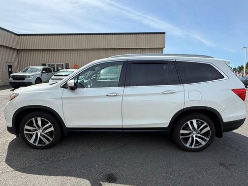 White Diamond Pearl 2017 Honda Pilot Elite