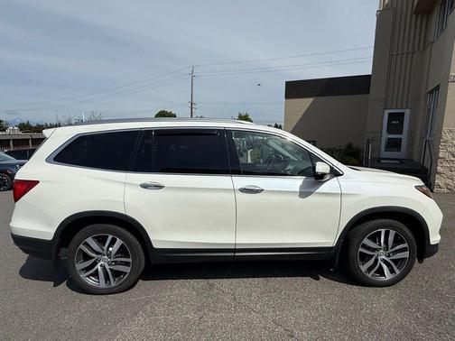 White Diamond Pearl 2017 Honda Pilot Elite