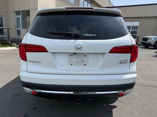White Diamond Pearl 2017 Honda Pilot Elite