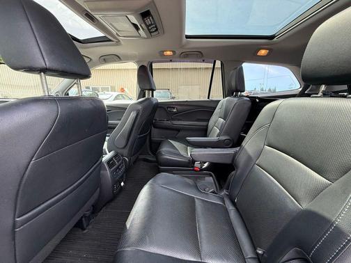 White Diamond Pearl 2017 Honda Pilot Elite