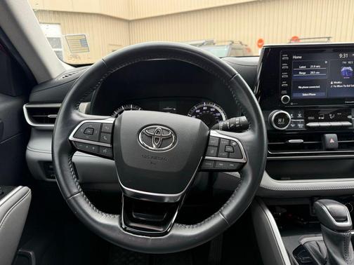 Ruby Flare Pearl 2021 Toyota Highlander LE