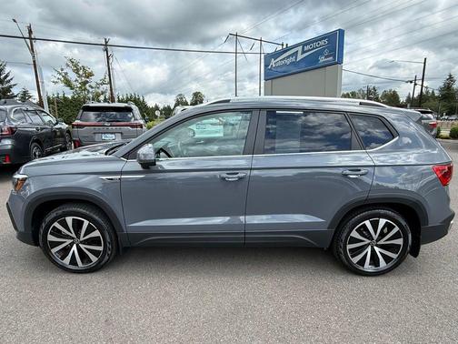 Gray 2022 Volkswagen Taos 1.5T SE